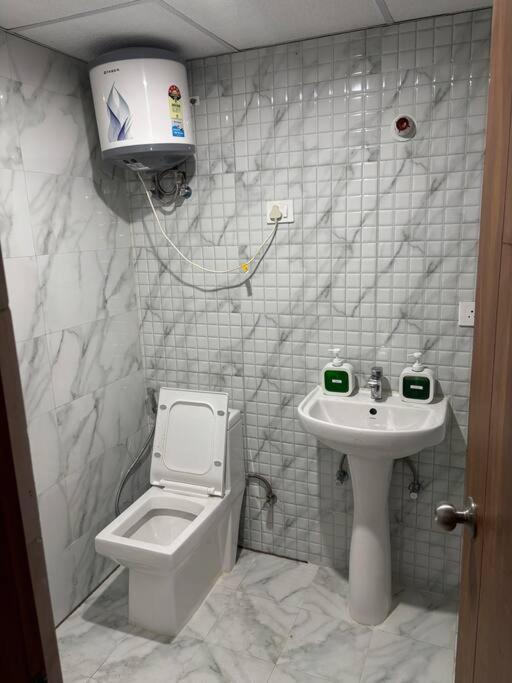 Modern 1Bhk Suite-Stay Near Expo Greater Noida Exterior foto